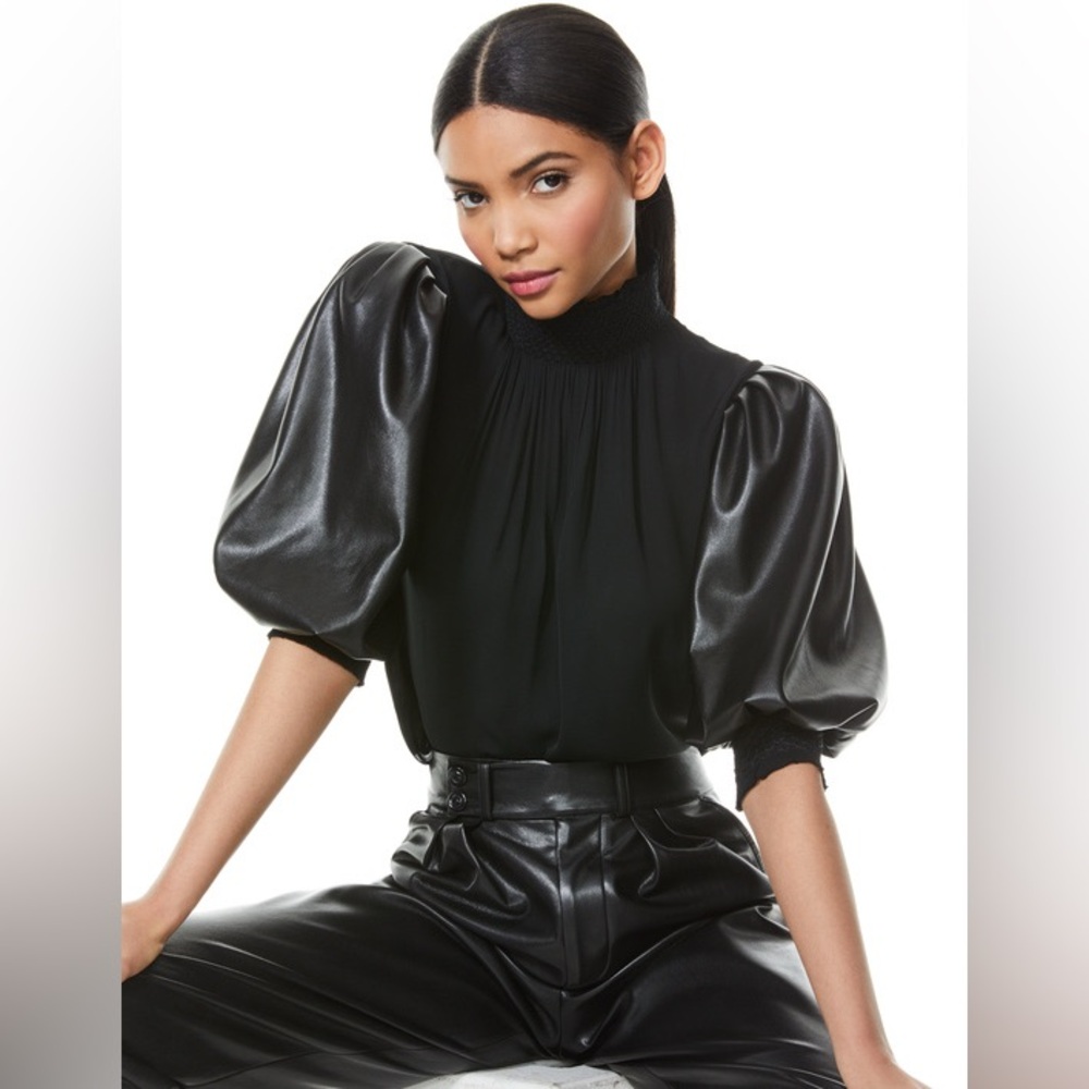 Alice + Olivia Carmina faux leather puff sleeves top size large. NWOT